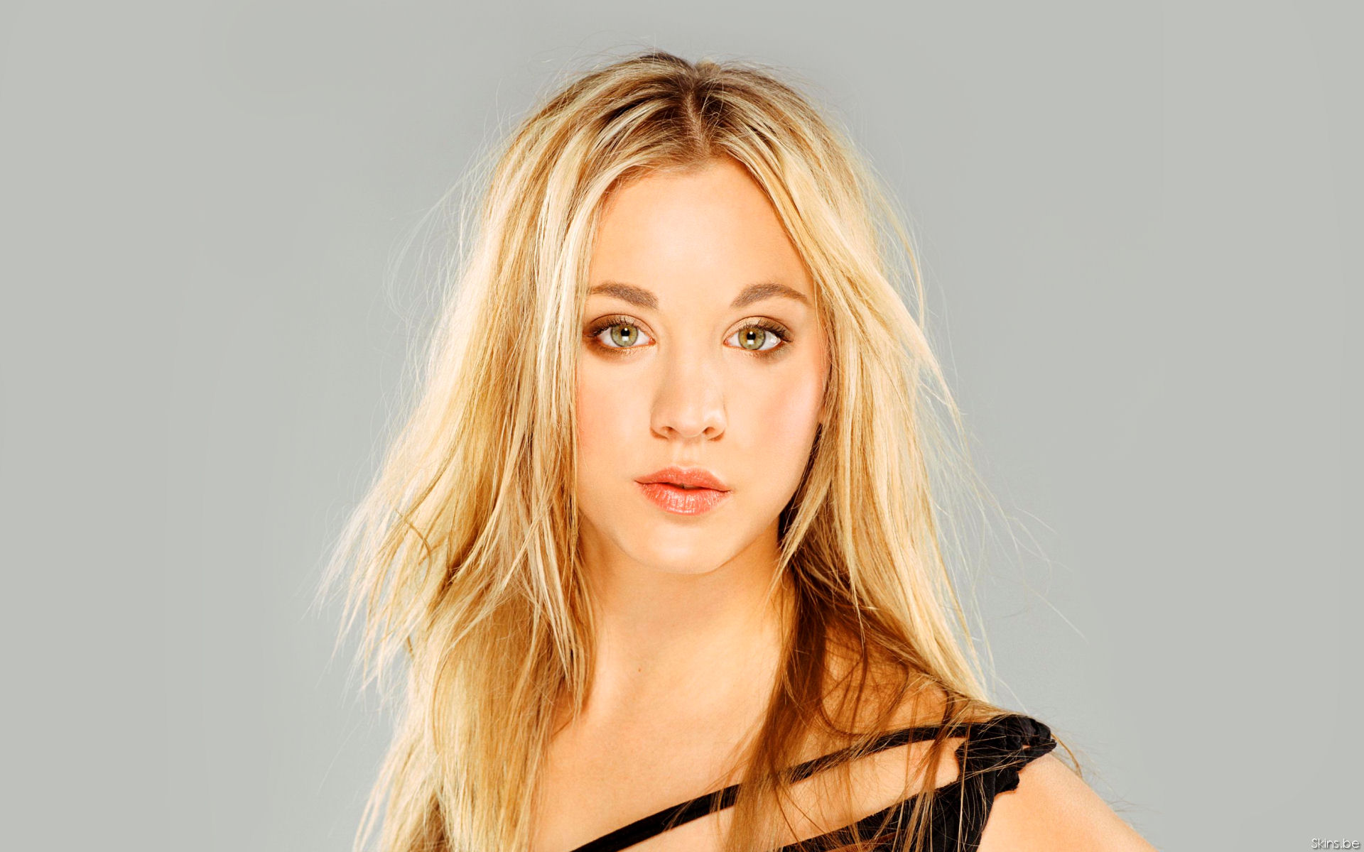 Celebrity Famous Hollywood Model Kaley-cuoco