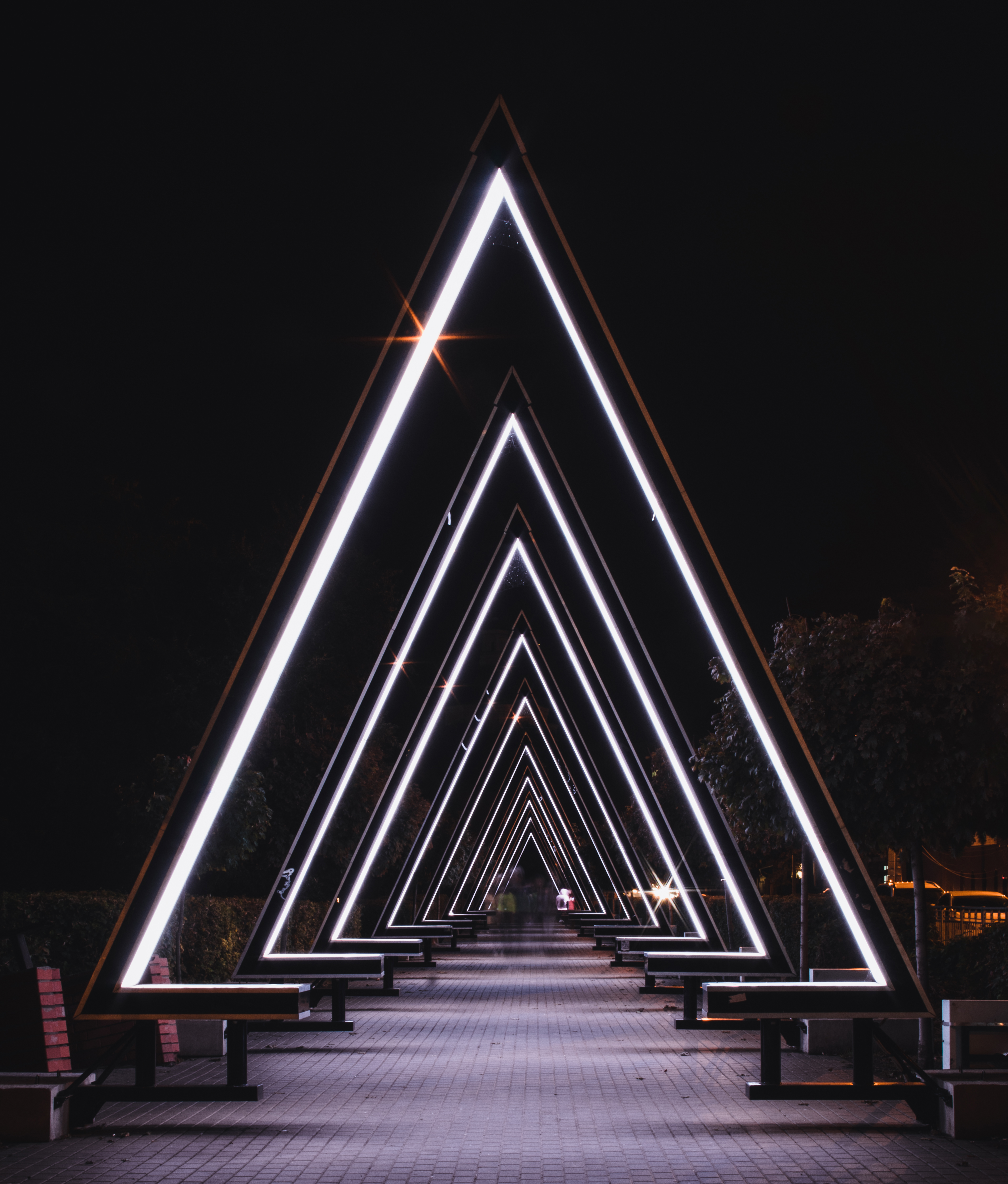 Triangles Arch Neon Dark