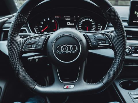 Audi Car Steering-wheel Salon Driver