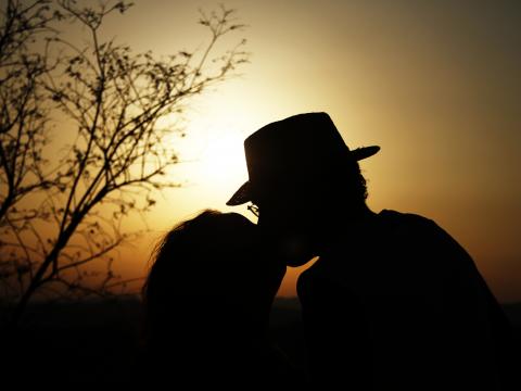 Couple Kiss Love Dark Sunset