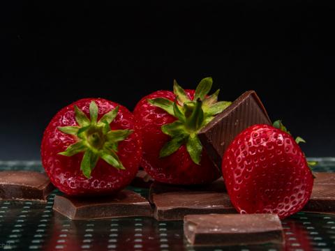 Strawberries Berries Chocolate Dessert