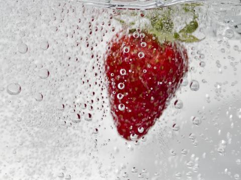 Strawberry Berry Water Under-water Bubbles Macro