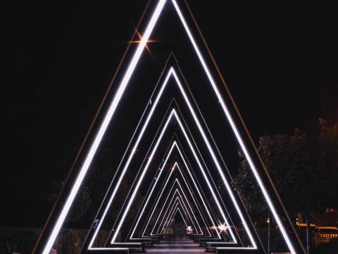Triangles Arch Neon Dark