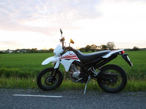 Yamaha Motorcycle Bike White Field Road